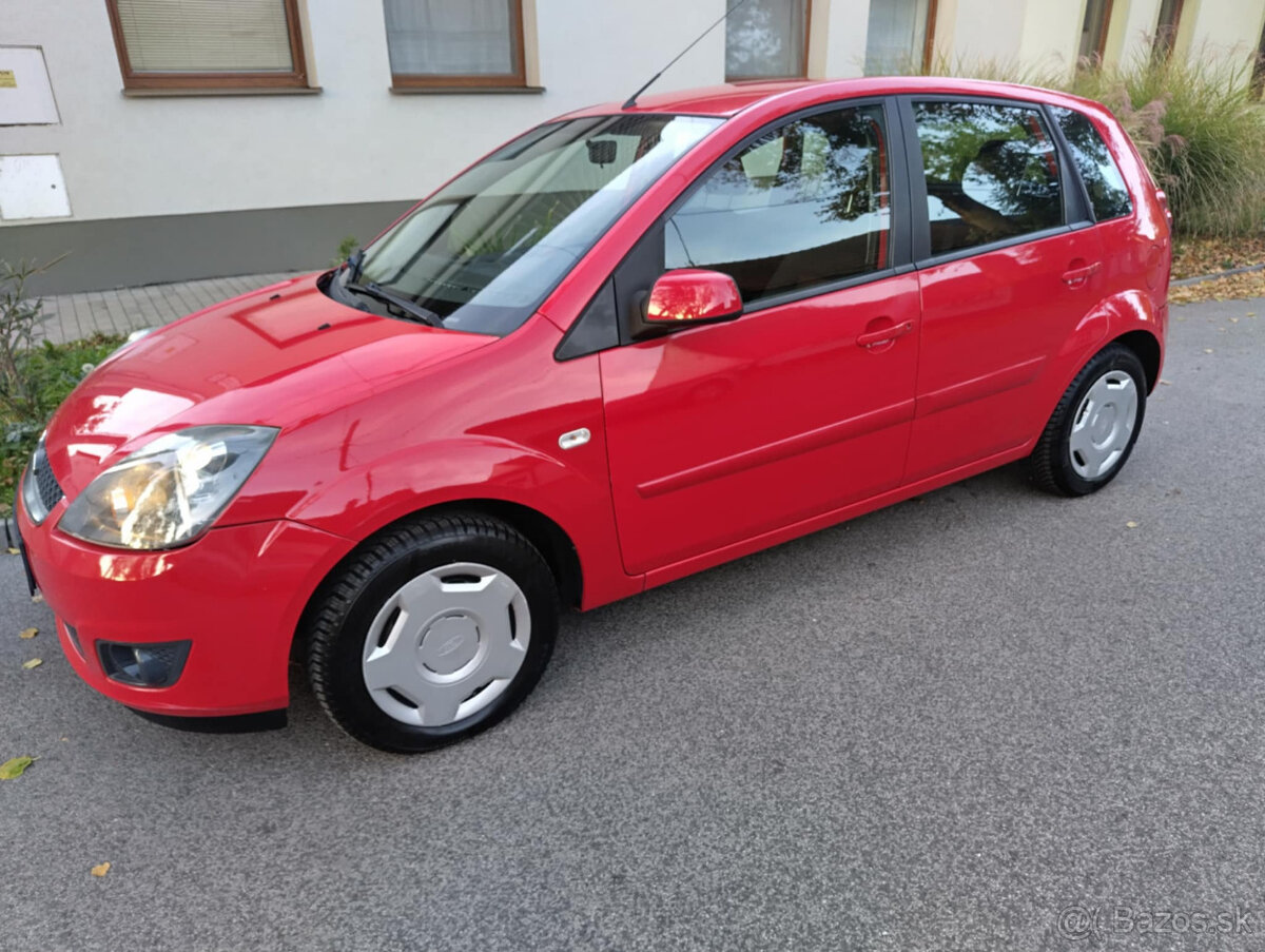 Predam Ford Fiesta 1.4benzin,62.700km,AUTOMAT