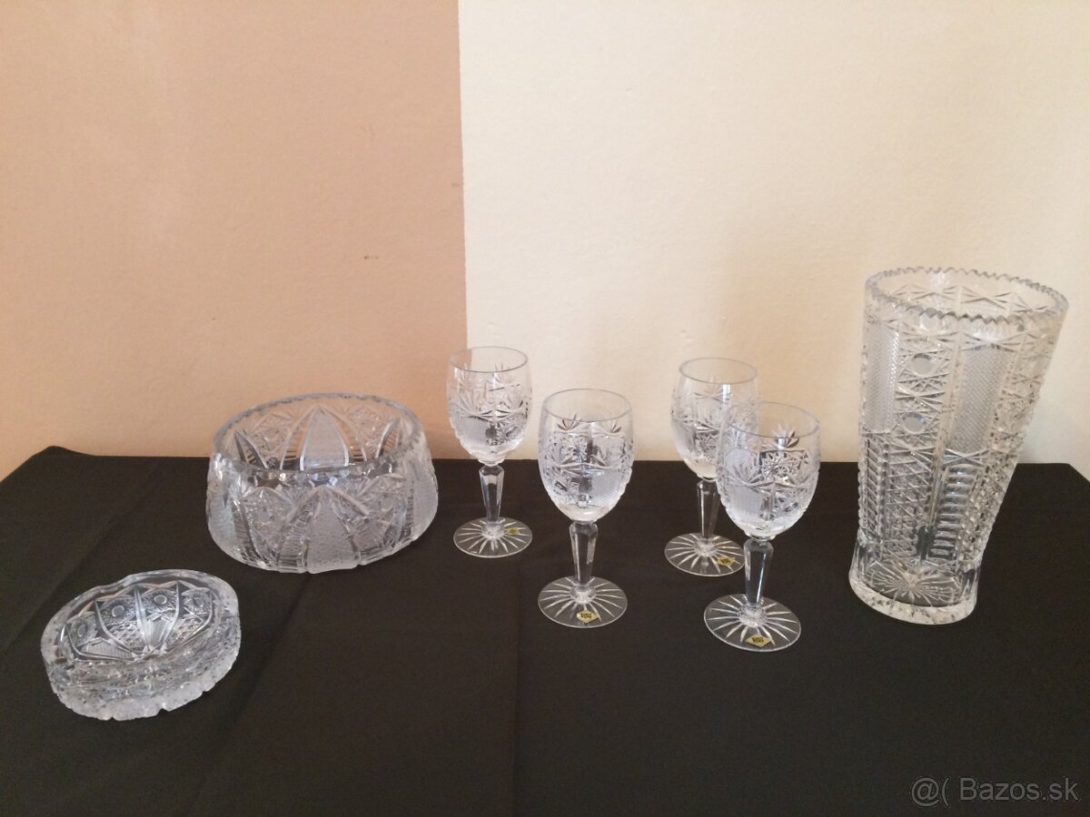 Krištáľové poháre na stopke ,váza, misa, popolník 100%-ný