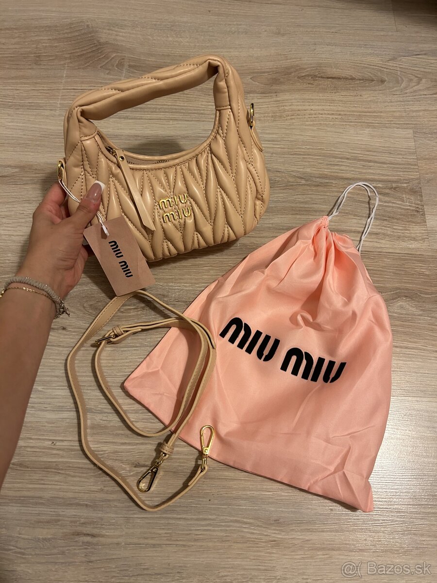 Miu Miu Wander matelassé nappa hobo bag - béžová (MM2)