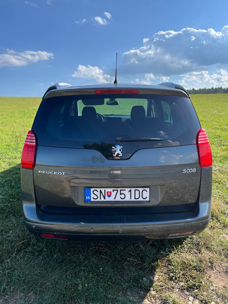 PEUGEOT 5008