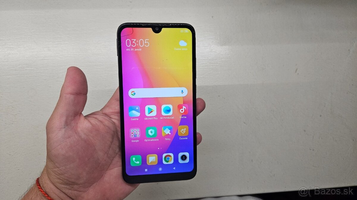 Funkčný Xiaomi Redmi 7 - jemná puklina