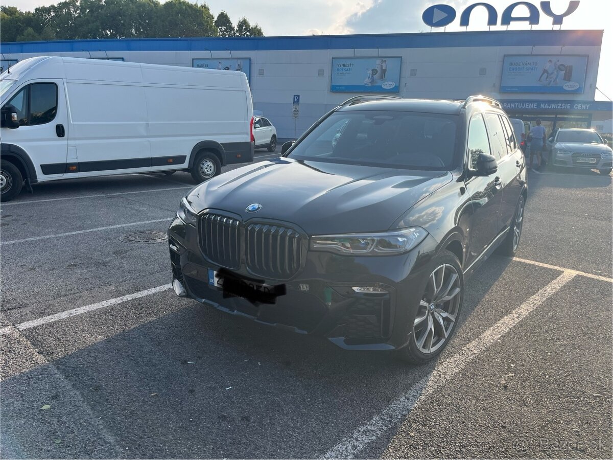 BMW X7 M50i