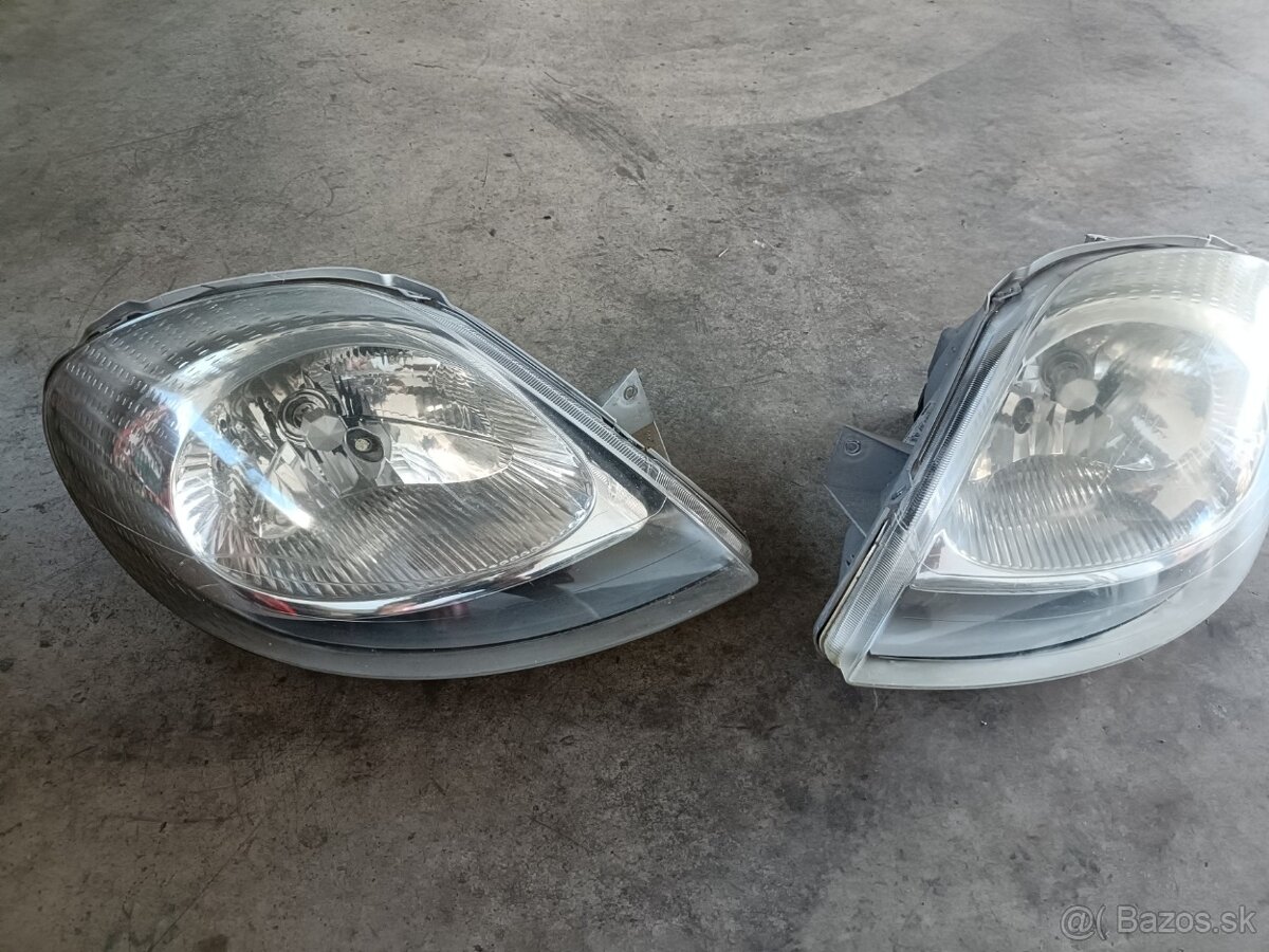 Predne svetla opel vivaro renault trafic 2001-2006