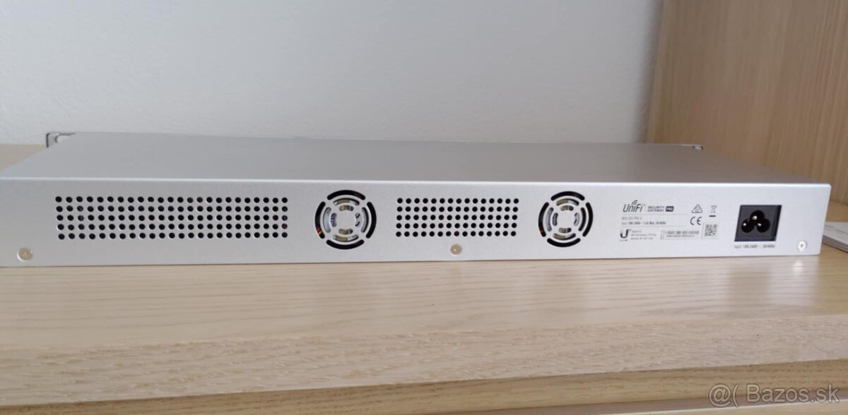 UBIQUTI UNIFI SECURITY GATEWAY USG PRO 4