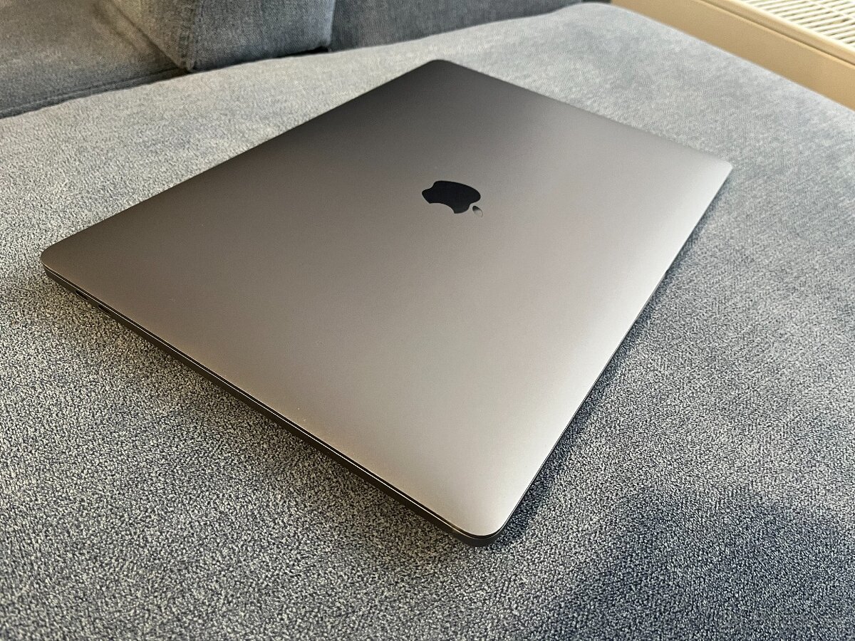 Macbook pro 15 2019  i7 16 gb ram