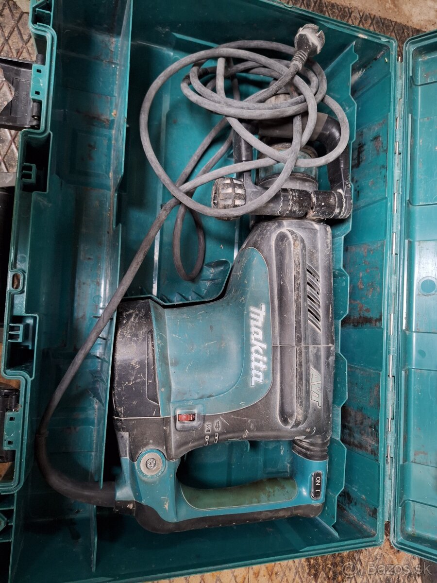 MAKITA HM1213C