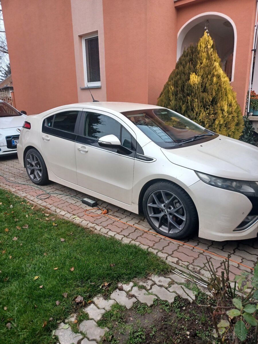 Predam Opel Ampera Plúg-in Hybrid + LPG