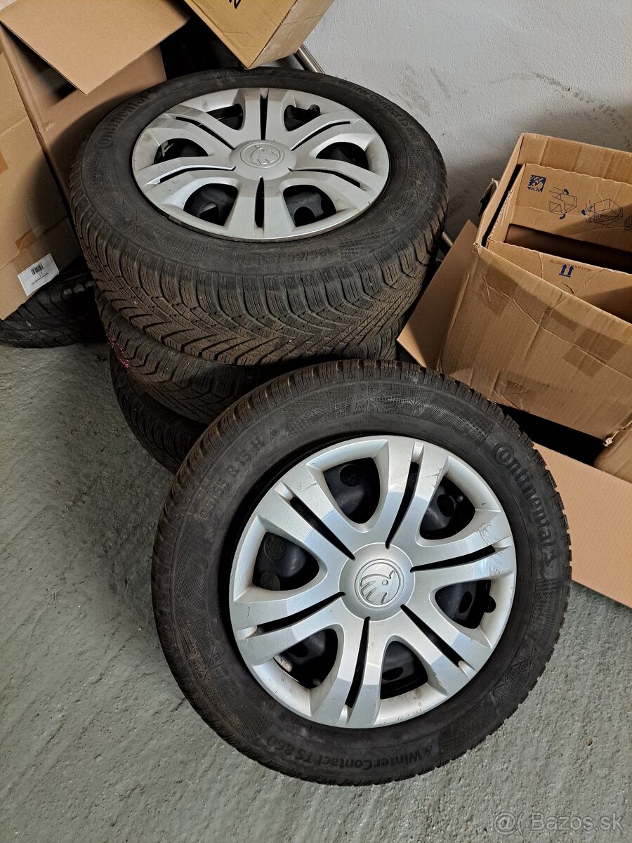 Pneu 195/65 R15 s diskami a puklicami