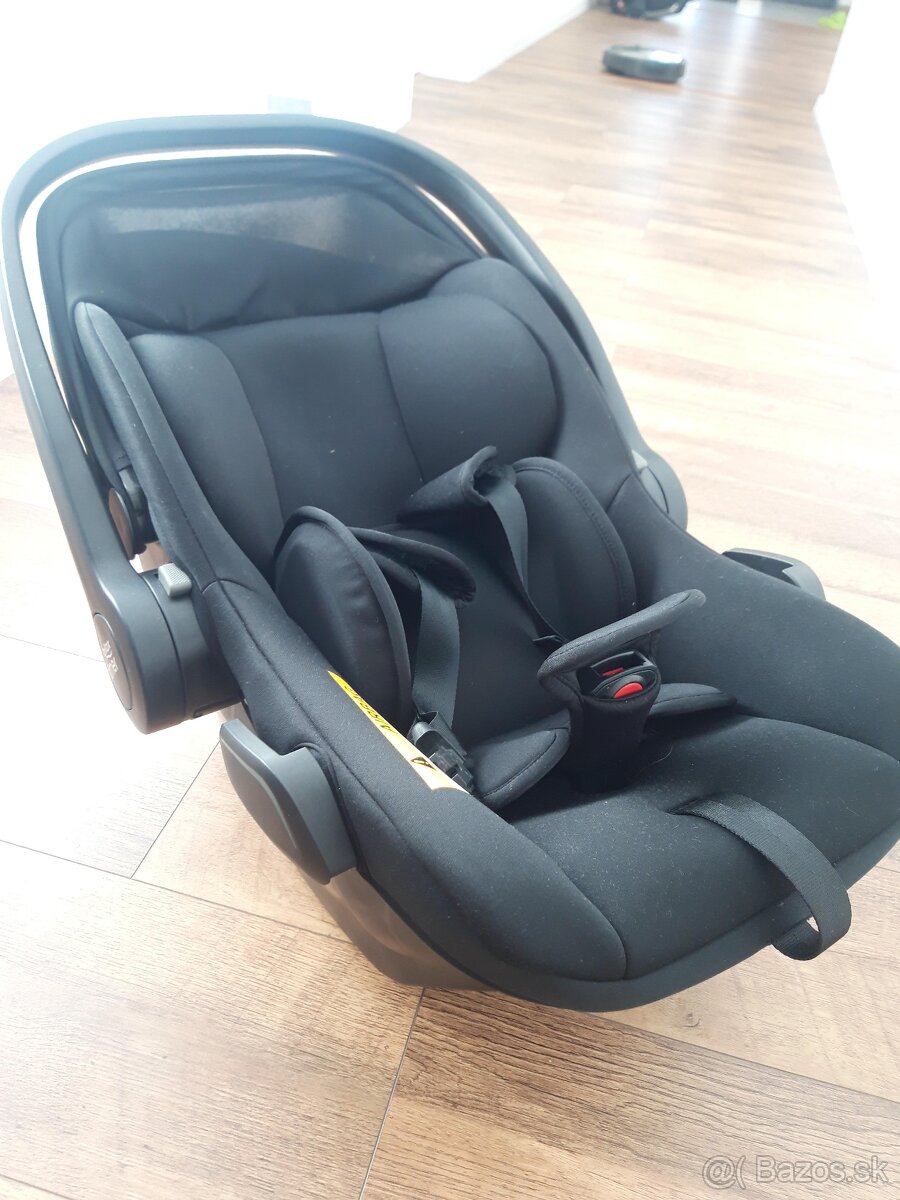 Britax Römer Baby-Safe Core 40-83cm Space Black vajíčko + Is