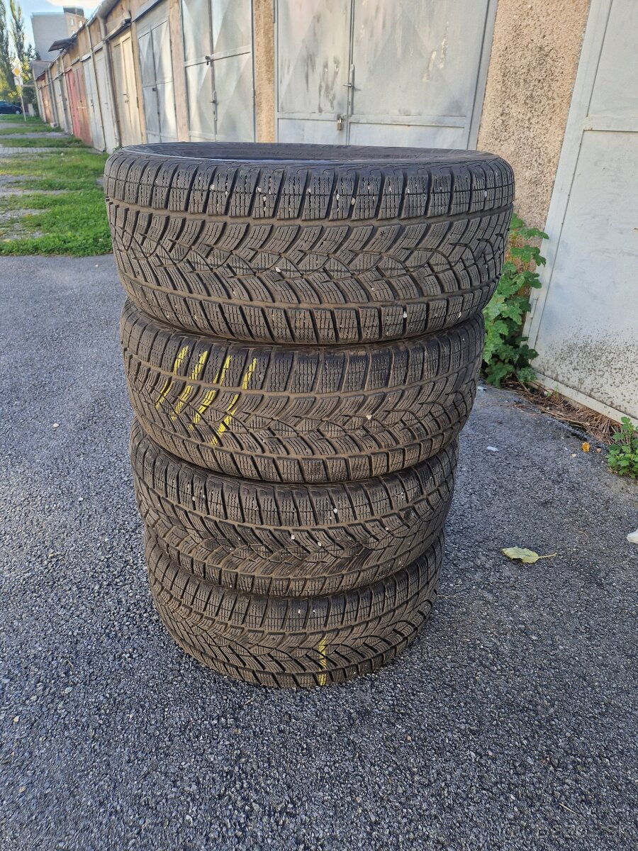 Zánovné Dunlop Zimné UltraGrip pneu 235/55 R17 103V