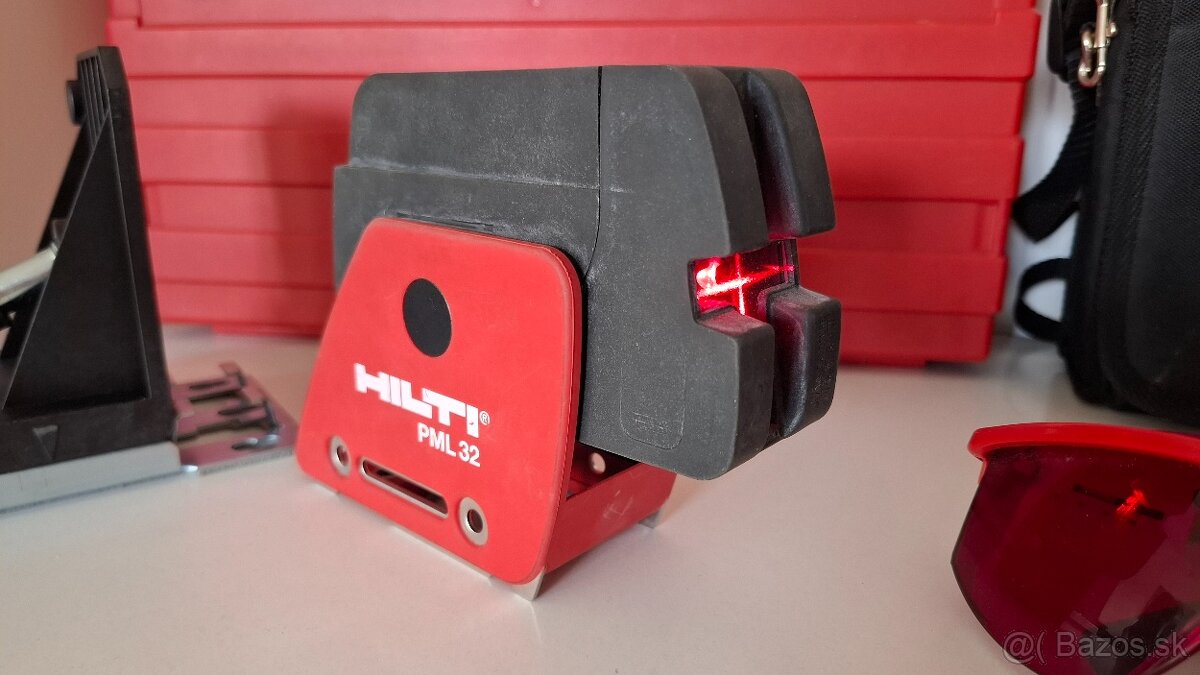 Zameriavací líniový laser Hilti PML 32