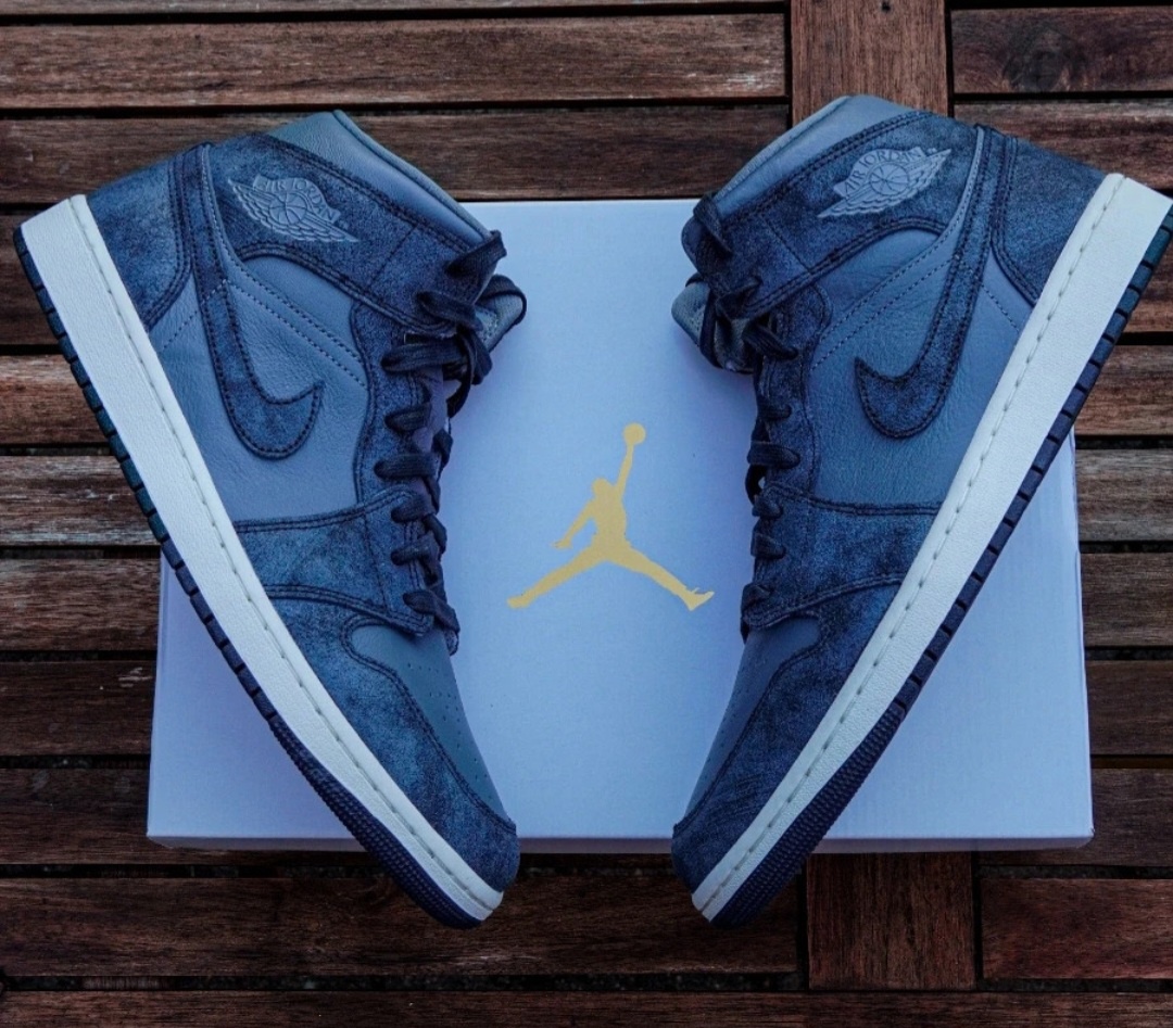 Tenisky Air Jordan 1mid distressed smoke grey