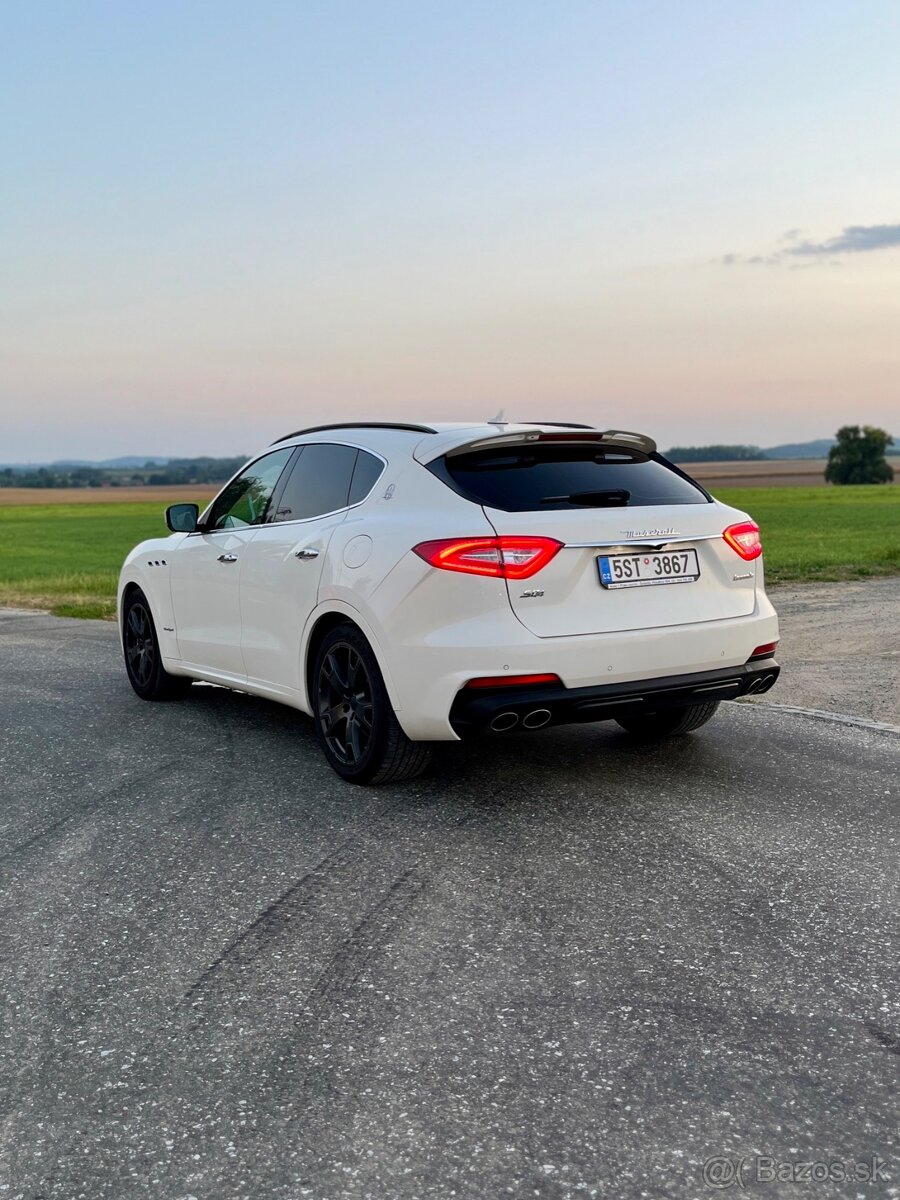 Maserati Levante SQ4 GranSport / V6 / 430 hp / biela