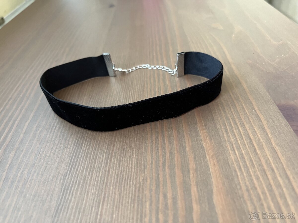 Čierny velvet choker