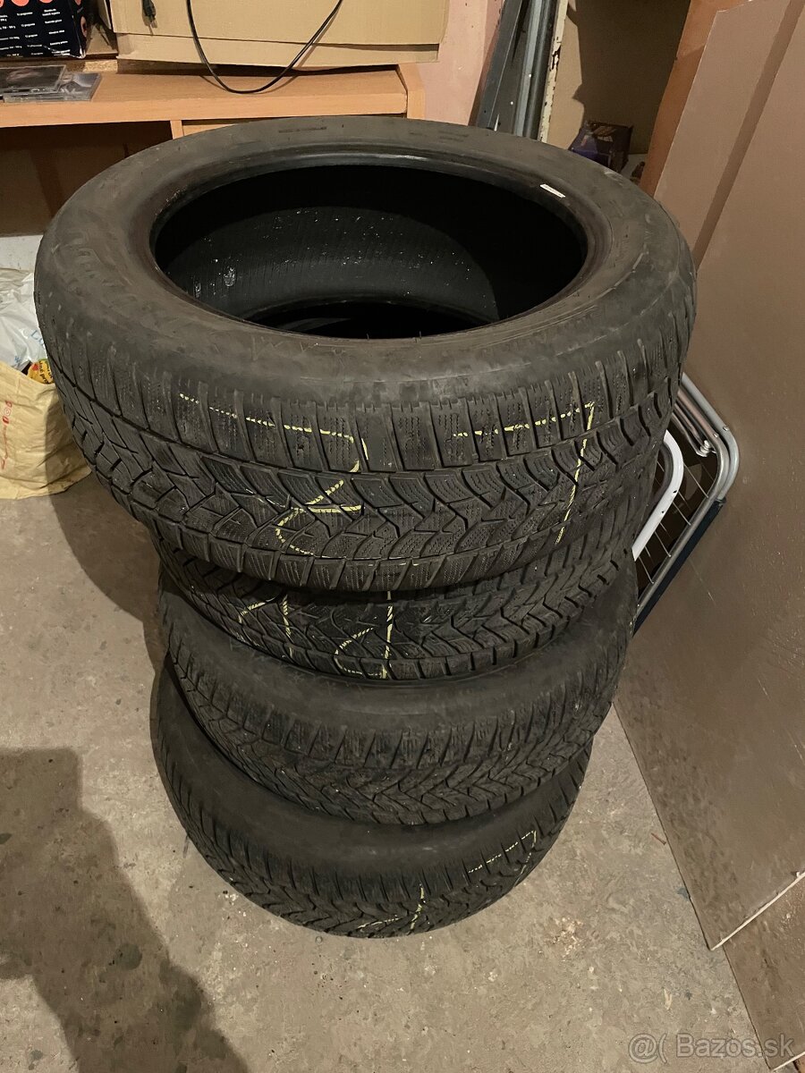 225/55R17 Zimné pneumatiky značky Dunlop