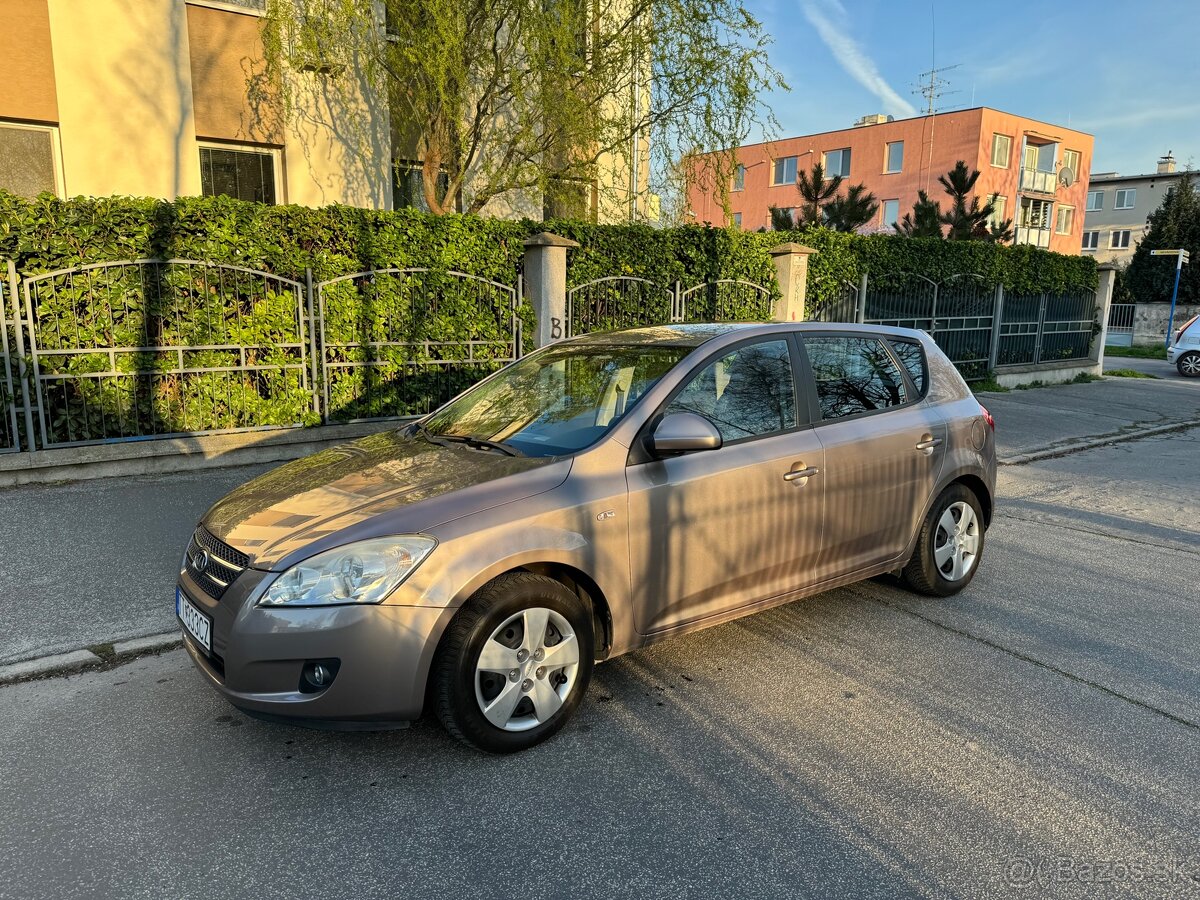 Kia Cee’d 1,4 EX benzin 77Kw