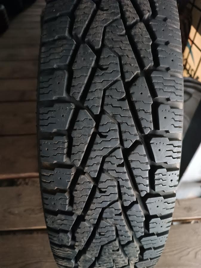 Land Rover Defender 235/85R16