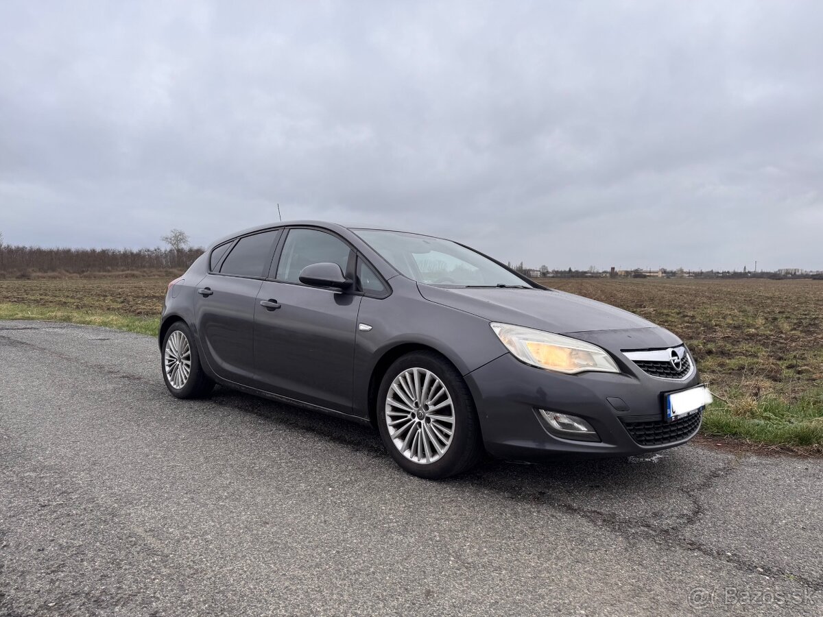 OPEL ASTRA J 2011