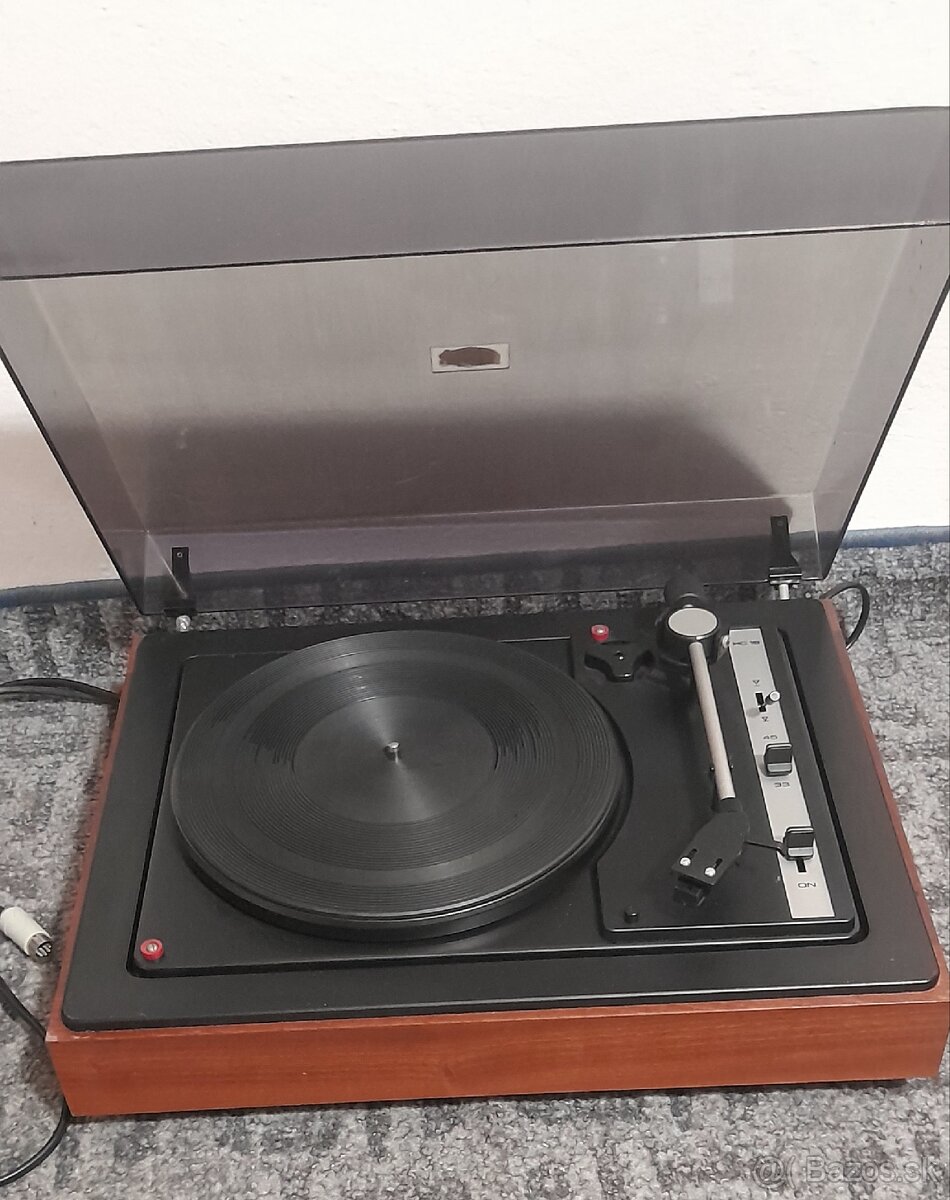 Tesla NC 160 gramofon