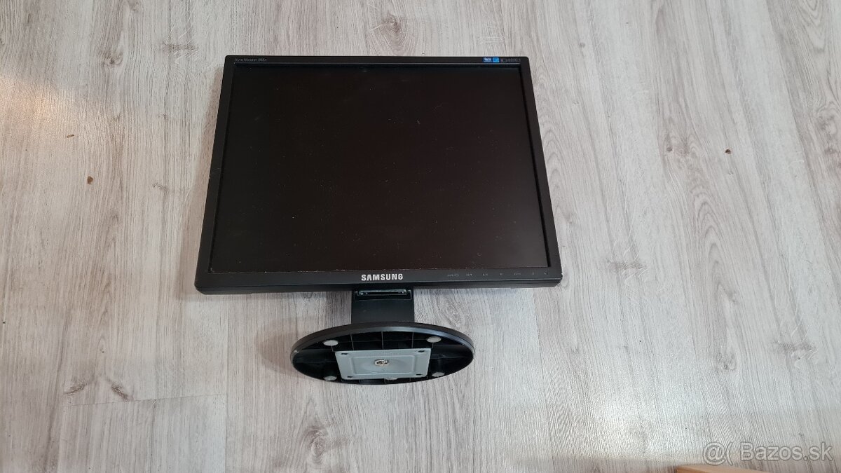 19" LCD SAMSUNG SM 943N LS19MYAKBB/EDC