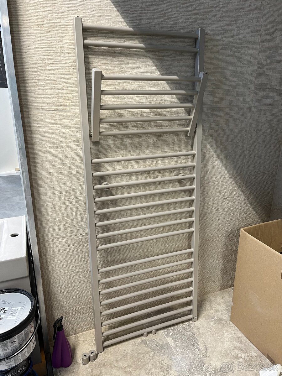 Predám závesný radiator 155x60cm s výklopným držiakom