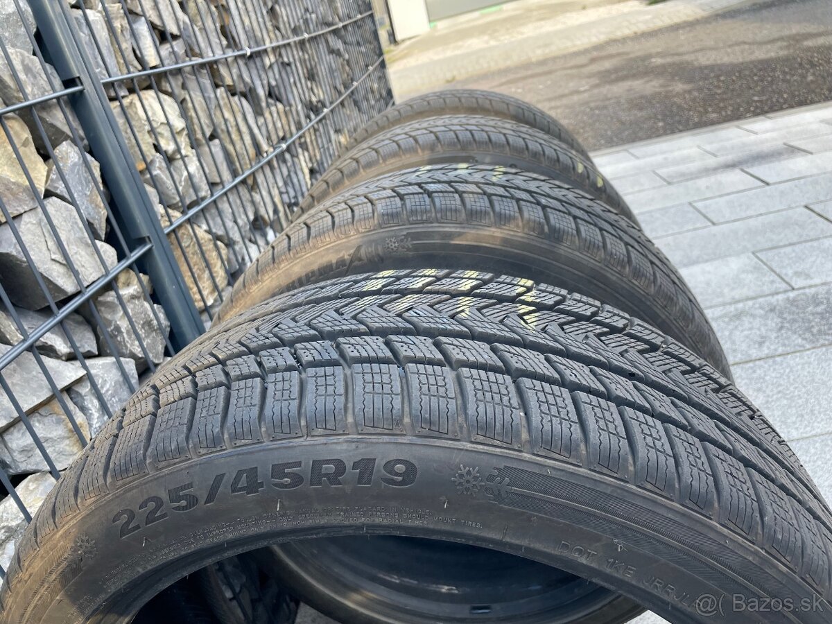 Zimné pneumatiky GripMax SuperGrip Pro Winter 225/45 R19