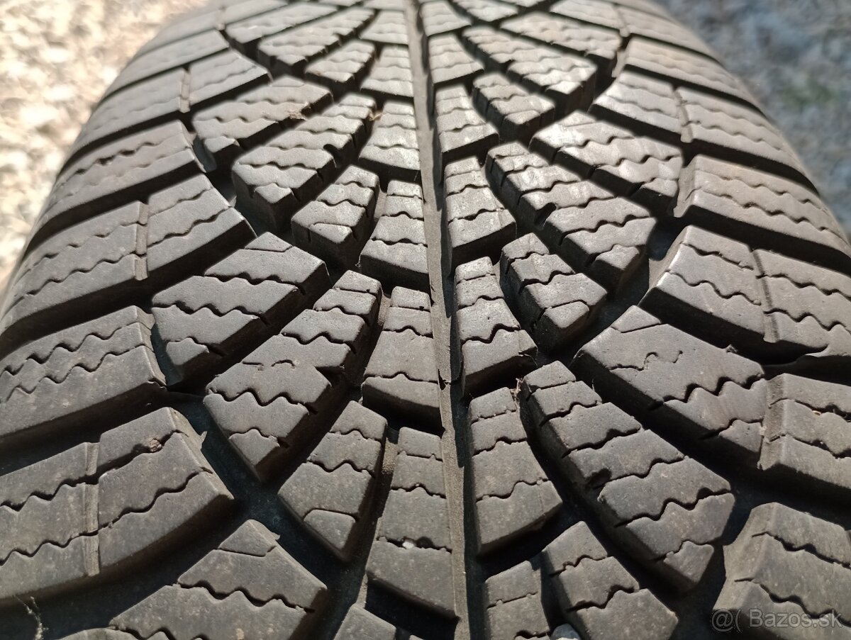 Predam 2ks pneu 185/60/r15 zimne 84T Goodyear