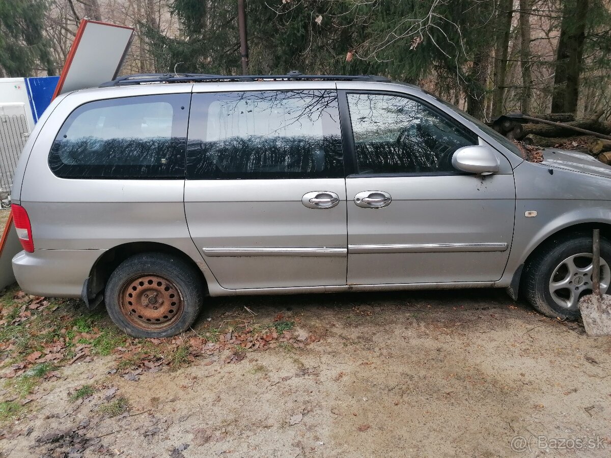 Kia carnival