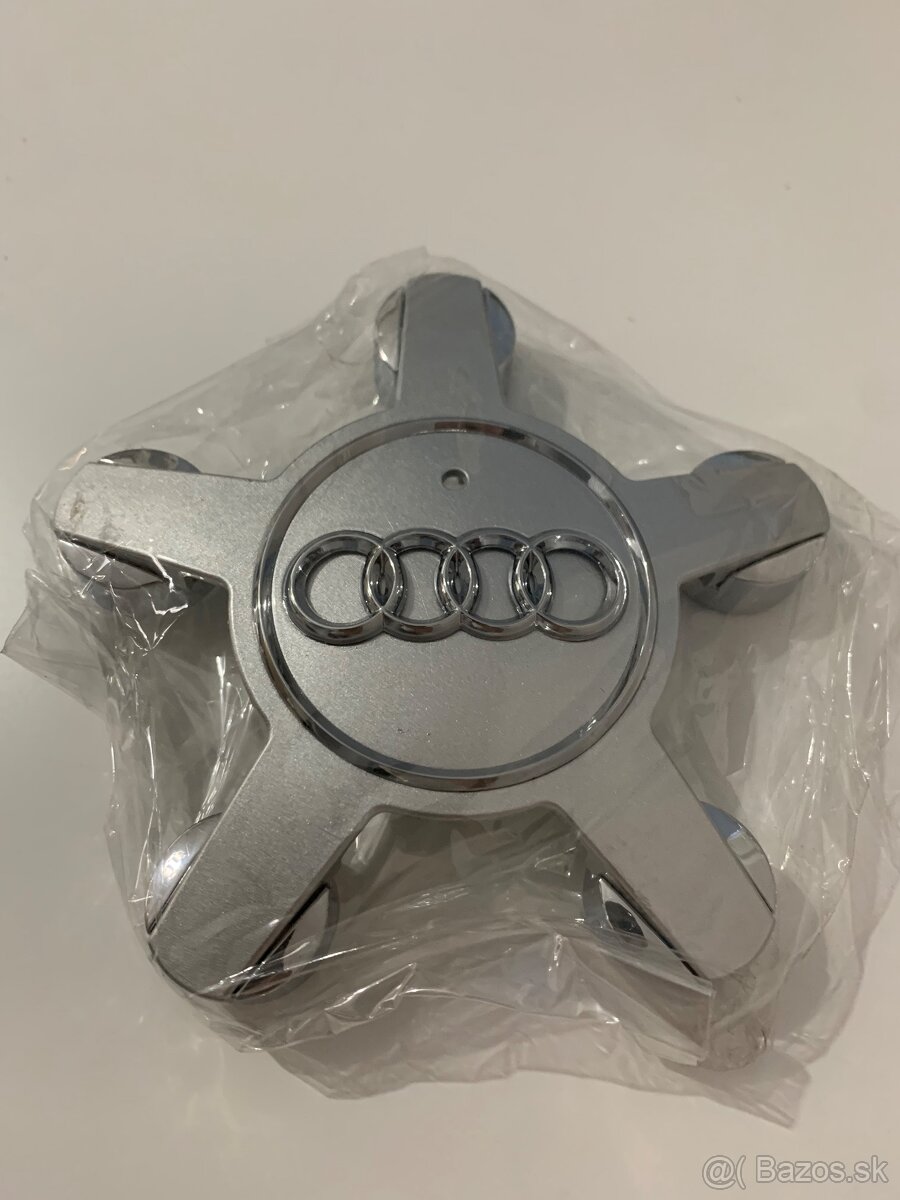 Audi stredové krytky strieborné