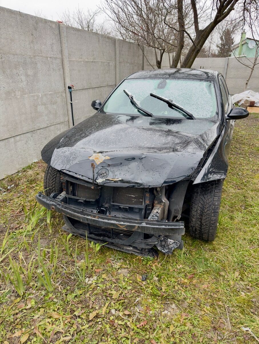 BMW E90 318d 2008 (Búrané)