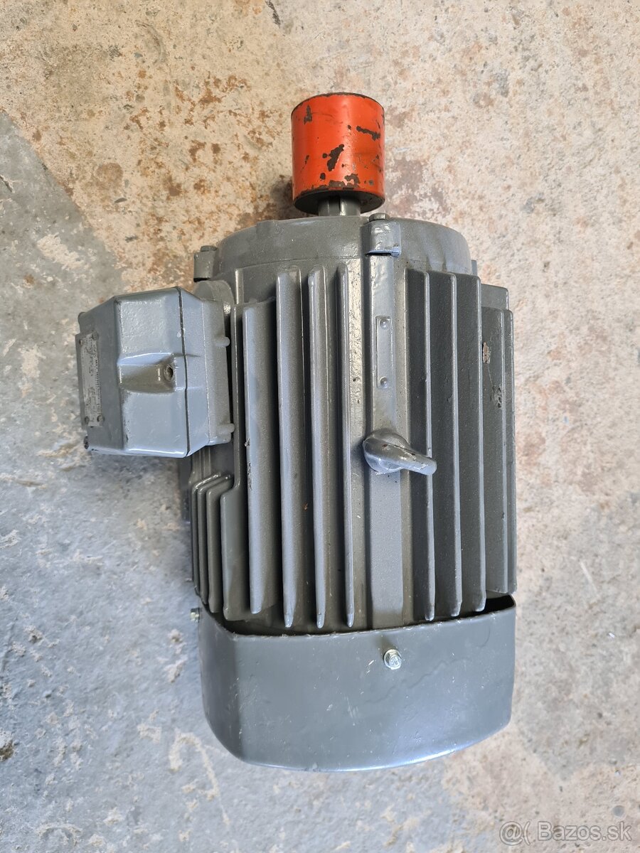 Predám pätkový el.motor 3kW 1430ot Sigma 3LM