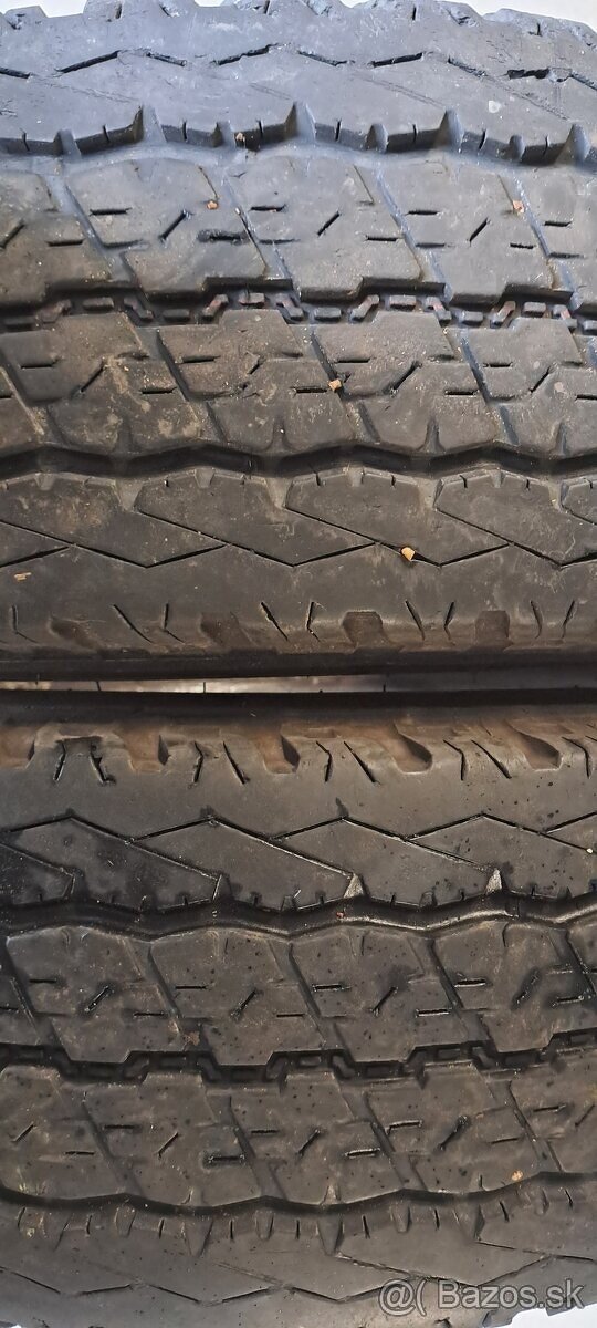 Predám 2ks jazdené letné 215/70r15C Bridgestone na dodávku