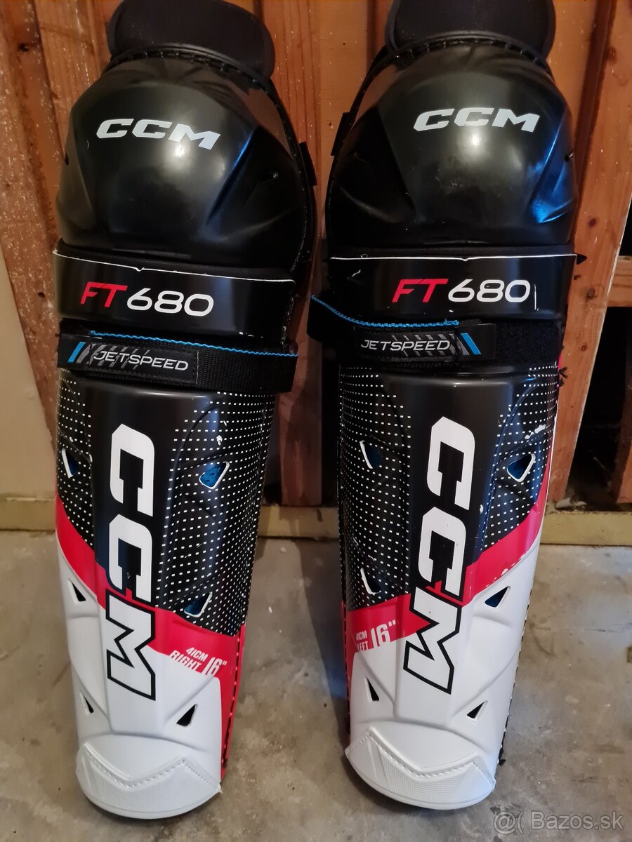 CCM Jetspeed FT 680 Chrániče kolien