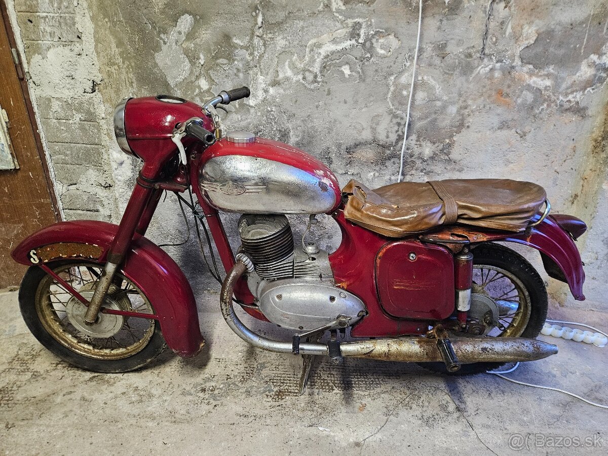 Jawa 250 353 kyvačka