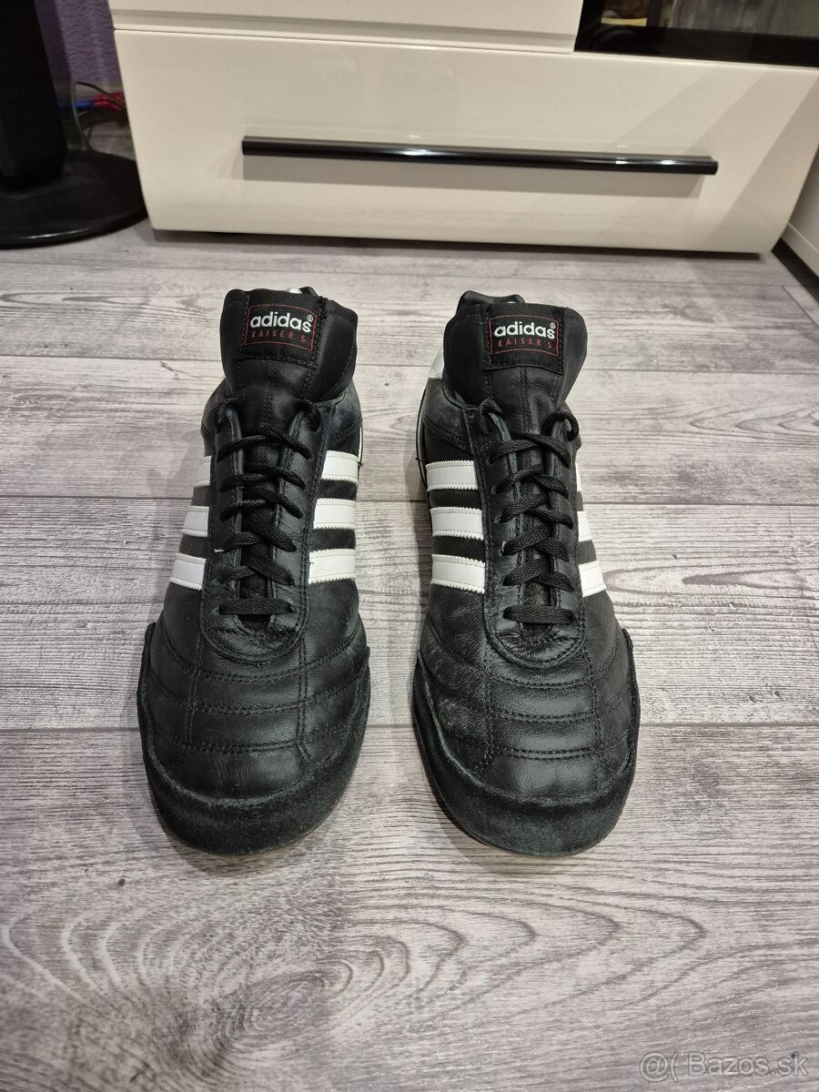 Kožené halovky Adidas, veľkosť 9,5 UK / 44 EU