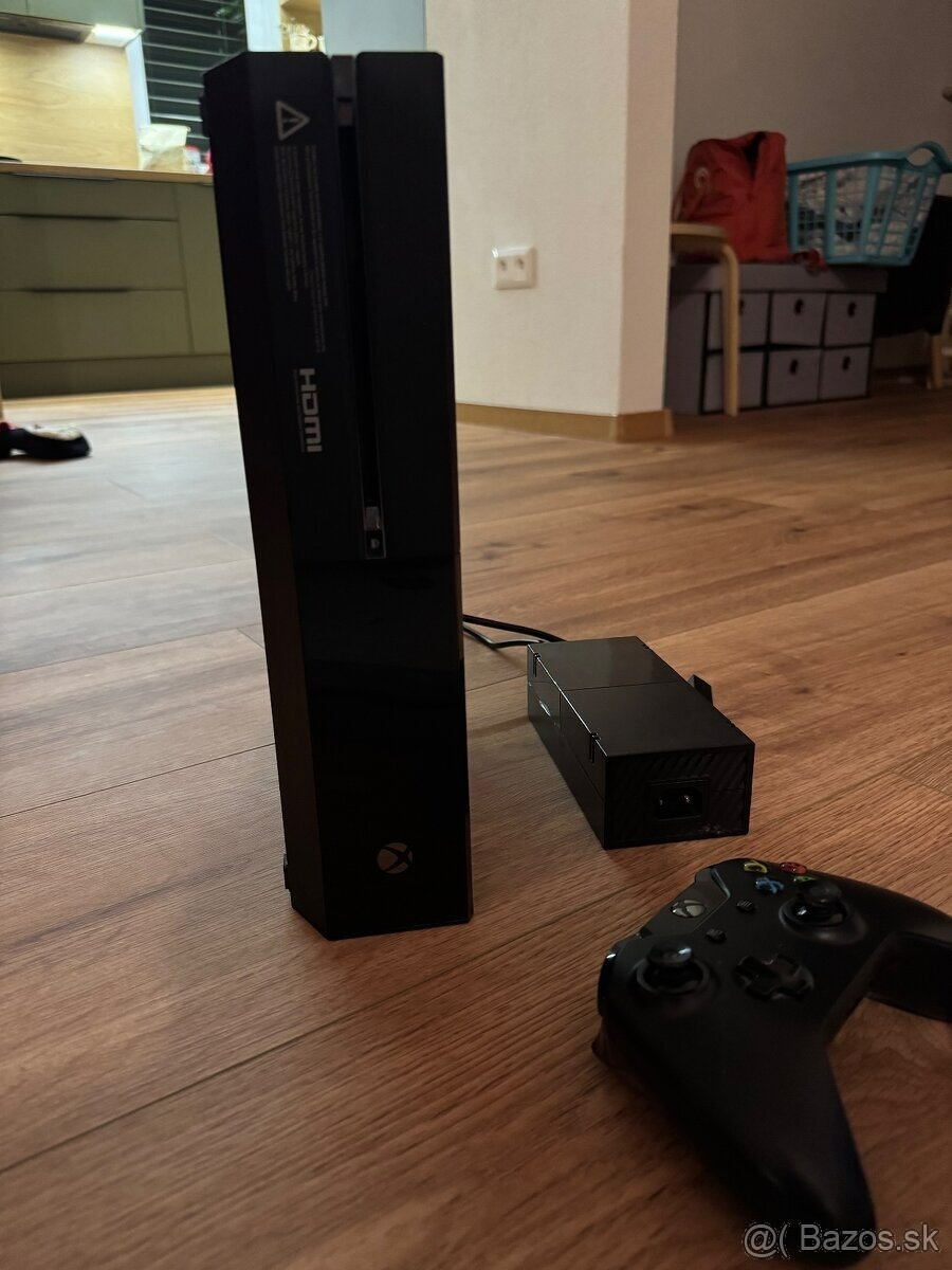 predam xbox one v 500gb prevedení v čiernej farbe