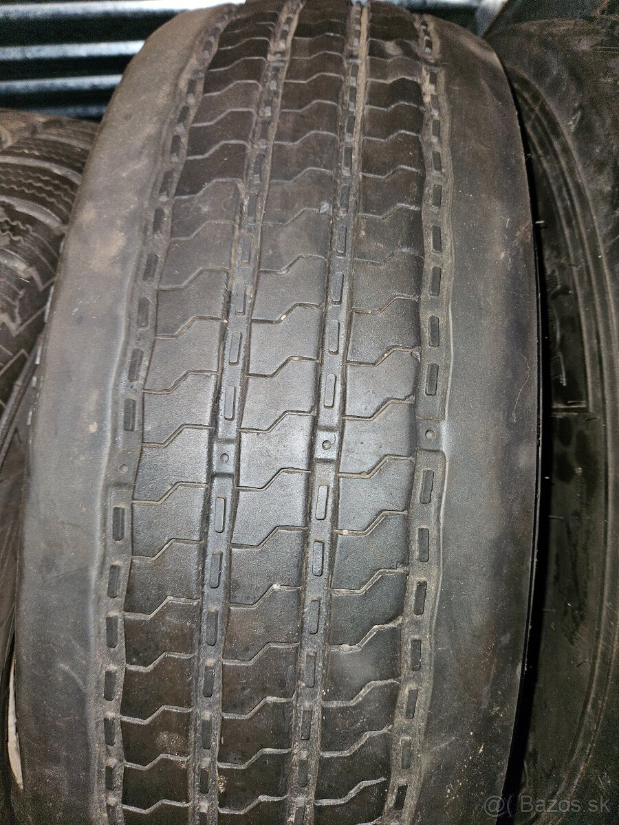 Predám pneumatiky AURUS 245/70R17,5 vodiace