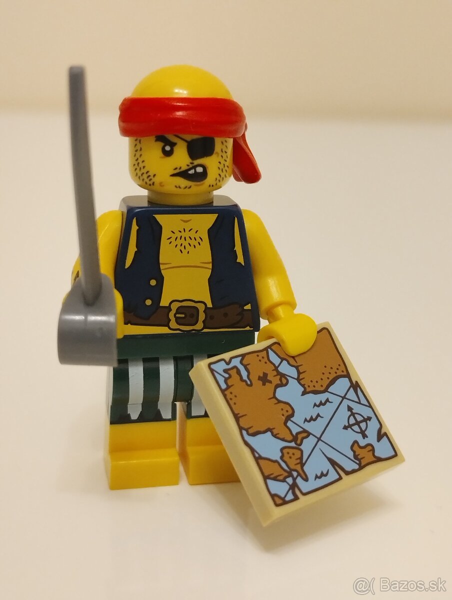 LEGO minifigúrka Scallywag Pirate 71013-9