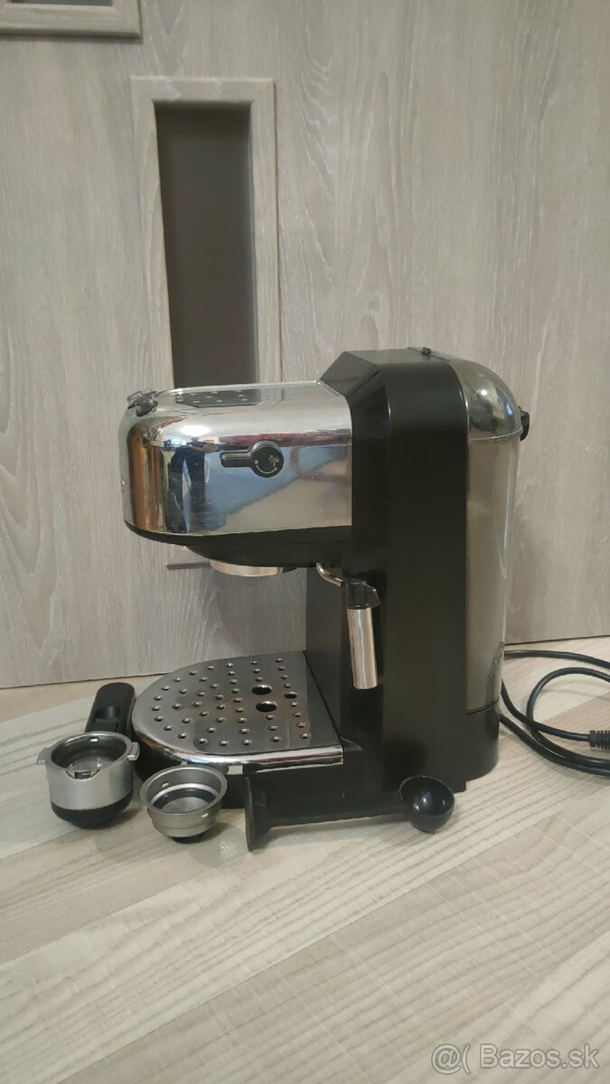 Predám espresso kávovar DeLonghi.