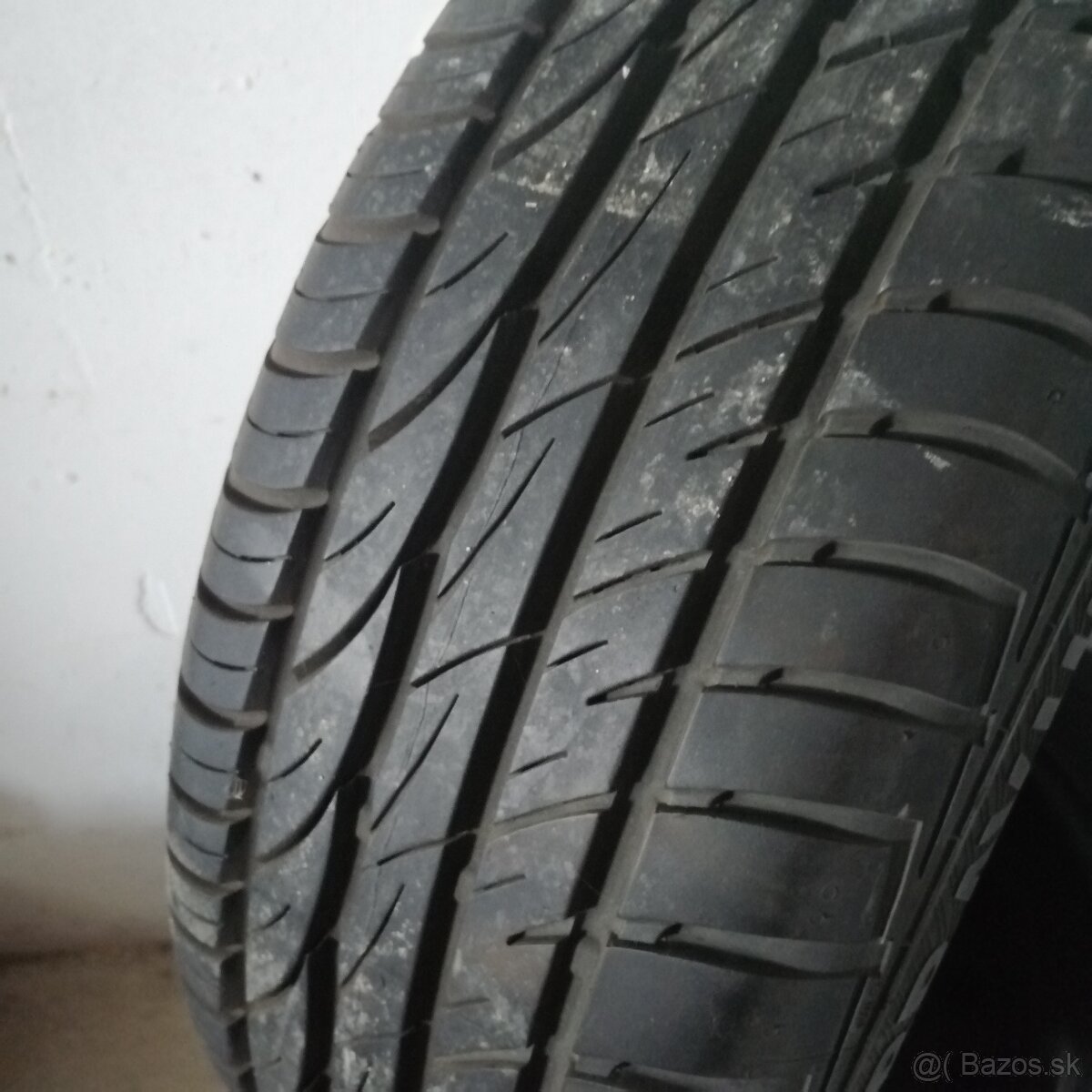 Predám pneu 205/60 r15