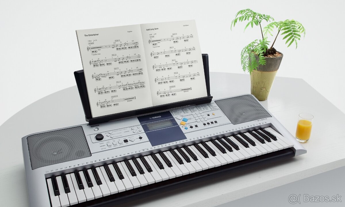 Keyboard Yamaha PSR E323