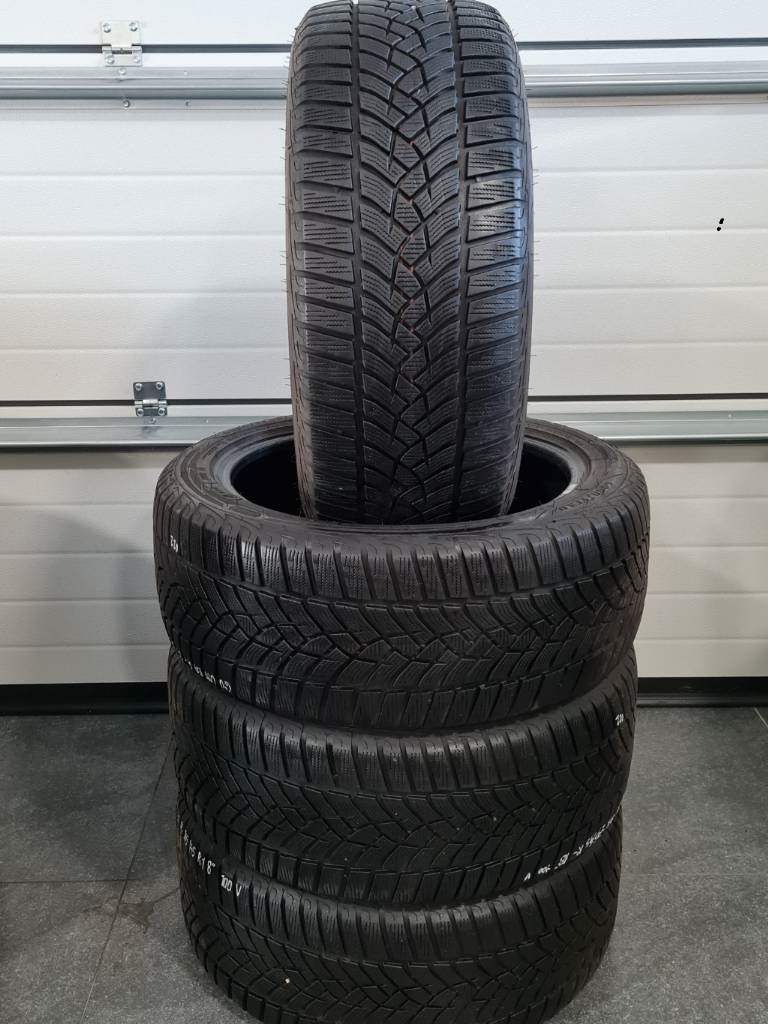 4x Goodyear 245/45 R18 100V zimné pneumatiky..