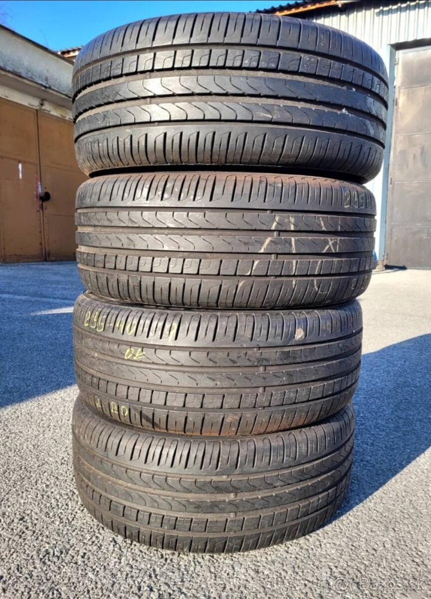 235/40 R19 Pirelli