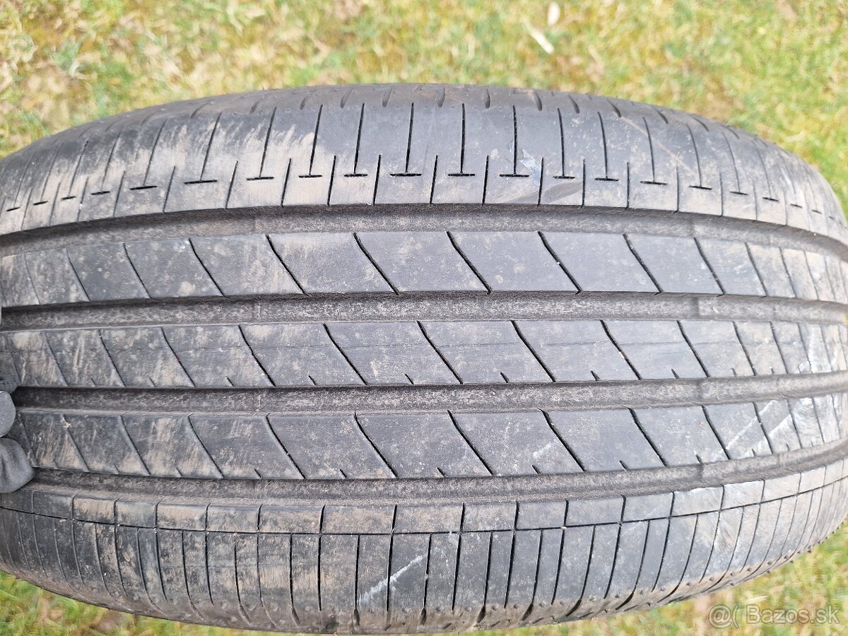 Predám pneu Bridgestone 215/45 r18