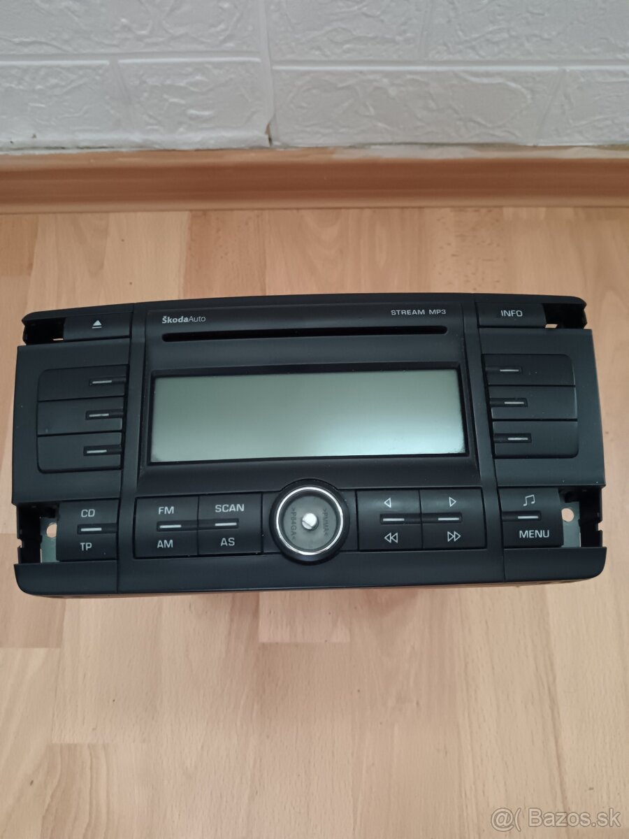 Predam autoraradio Skoda Stream mp3