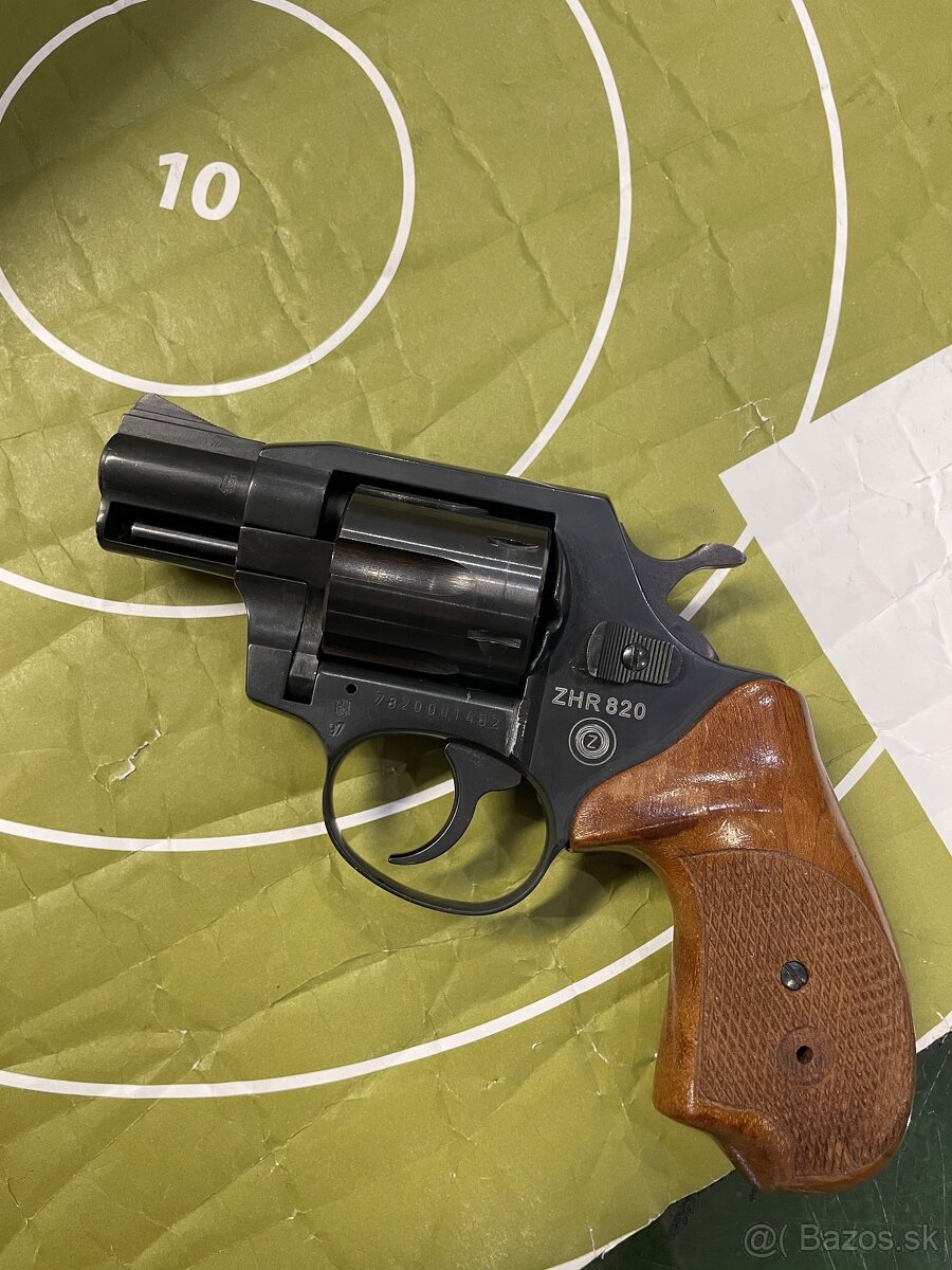 Revolver ZHR 820