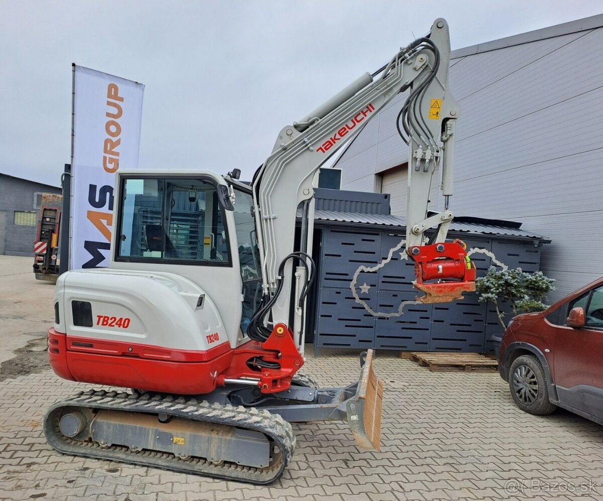 TAKEUCHI TB240 diesel - cca 4000kg