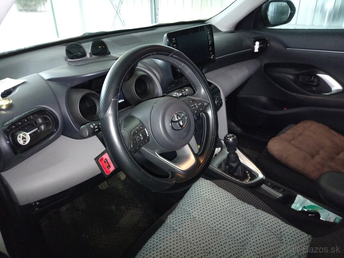 Yaris Cross Comfort 1.5 benzín , 6 st. manuál