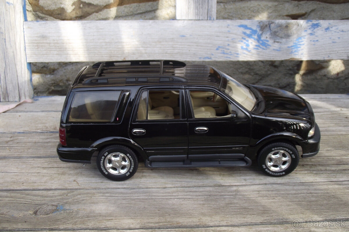 1:18 Lincoln Navigator