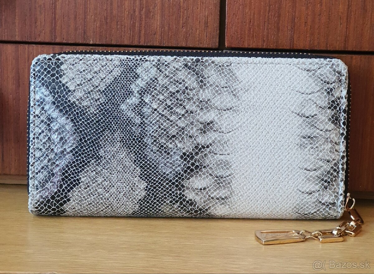 Nová peňaženka s hadím vzorom